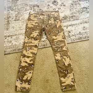 Levi waist 34 length 32
